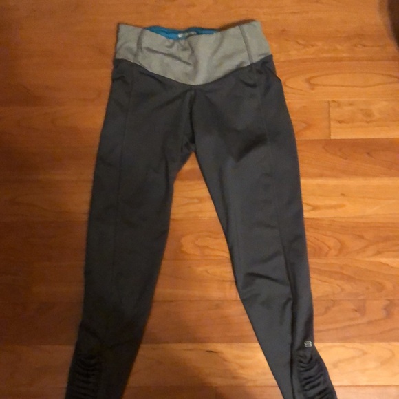 XS Layer 8 women’s cold gear running pants - Picture 2 of 3